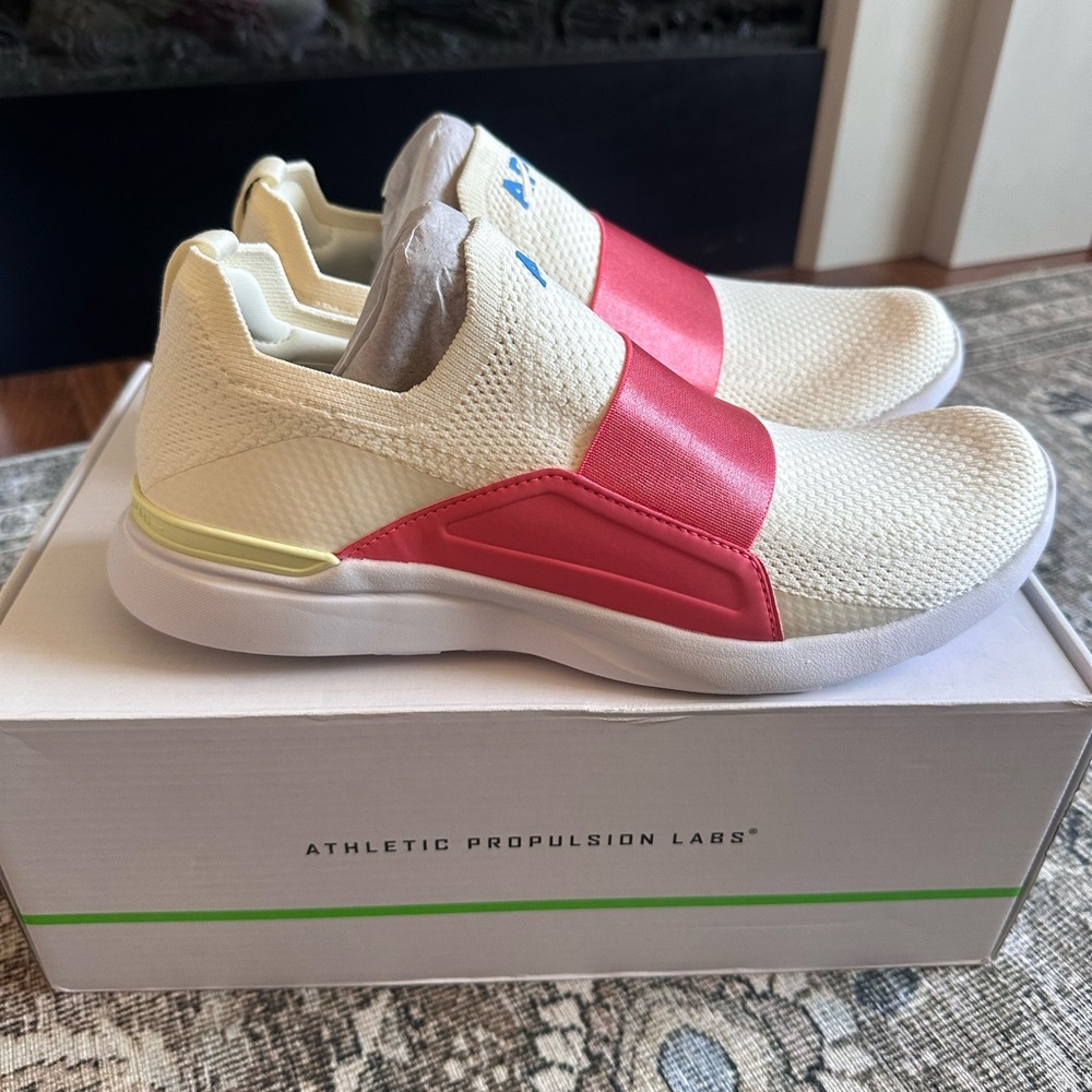 APL Women’s Sz 9.5 TechLoom Bliss in Pristine/Fire  Coral/Coastal Blue $245 MSRP